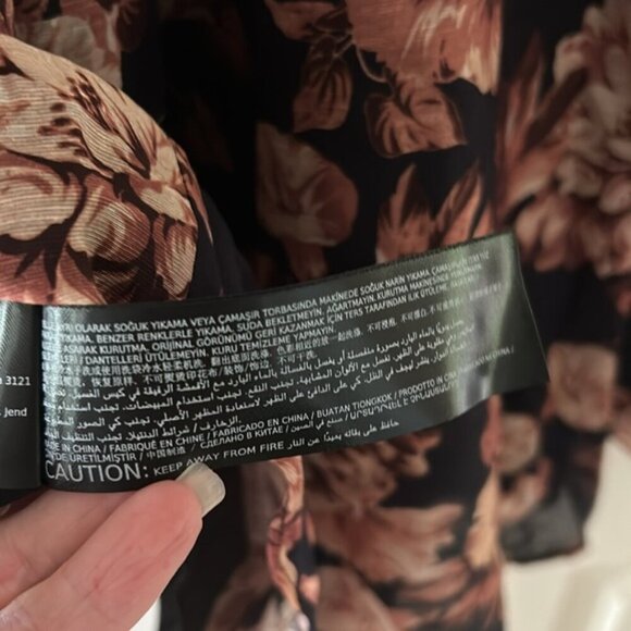 NWT EVER NEW Amelia Curve black peony Printed Button-Down Blouse 18 - Picture 10 of 16